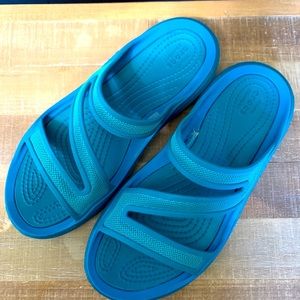 Womens Croc Sandals Size 7 Turquoise